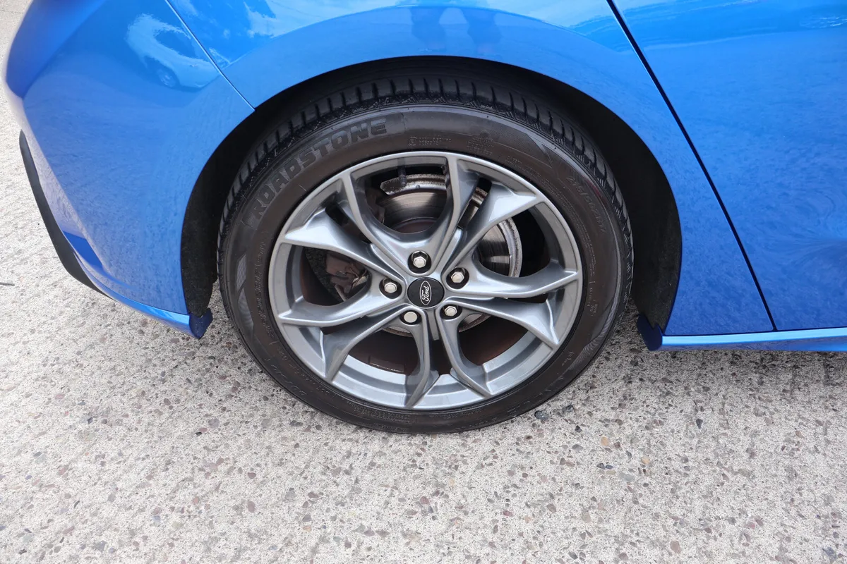 Ford Focus Hatchback, Diesel, 2020, Blue