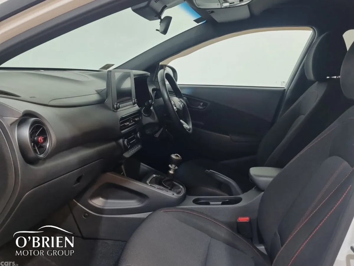 Hyundai KONA MPV, Petrol, 2022, White