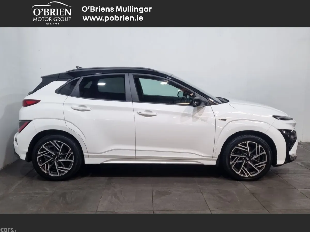 Hyundai KONA MPV, Petrol, 2022, White