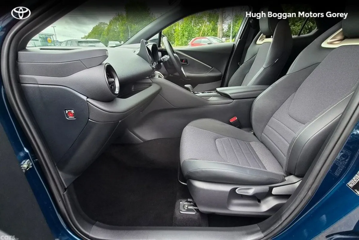 Toyota C-HR SUV, Petrol Hybrid, 2025, Blue