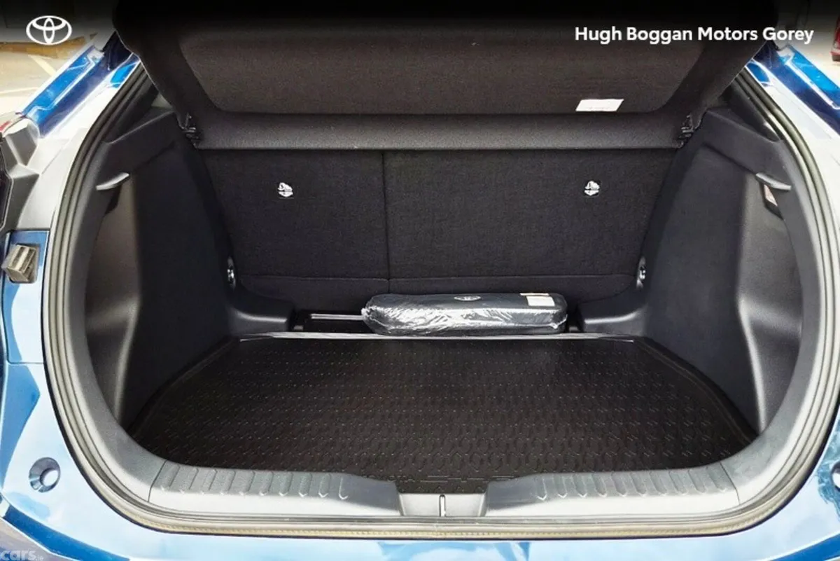 Toyota C-HR SUV, Petrol Hybrid, 2025, Blue