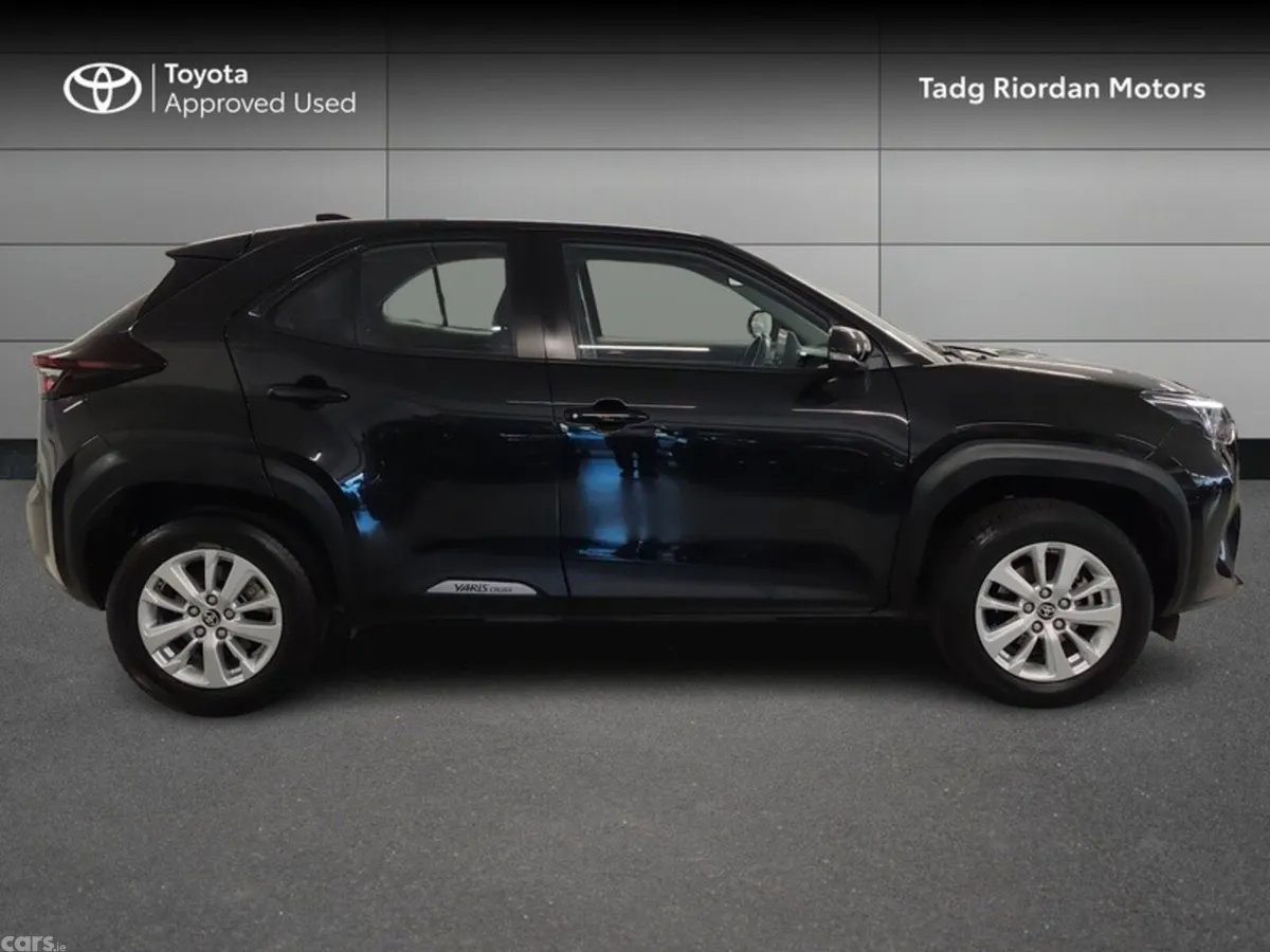 Toyota Yaris Cross Hatchback, Petrol Hybrid, 2023, Black