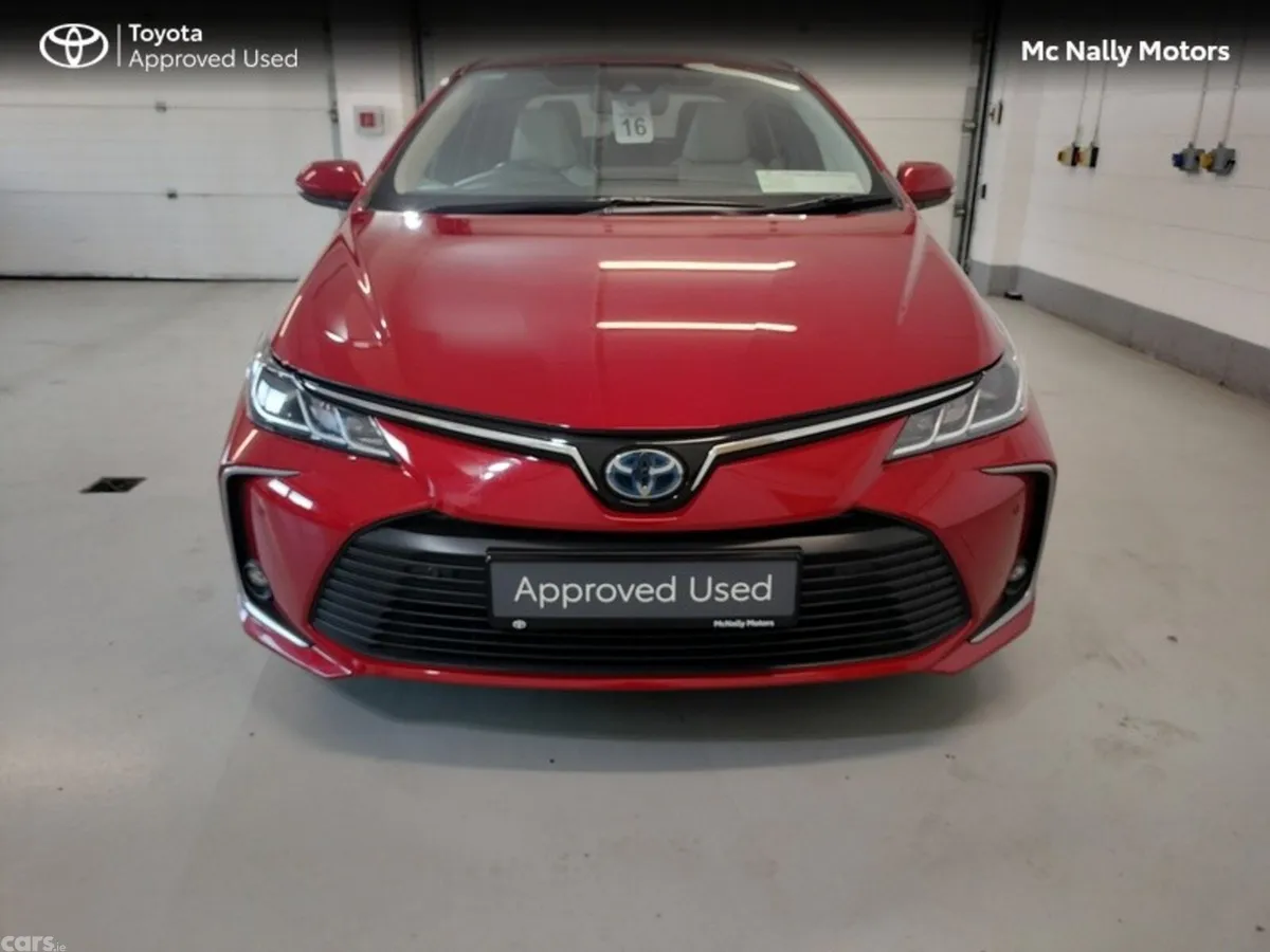 Toyota Corolla Saloon, Petrol Hybrid, 2020, Red