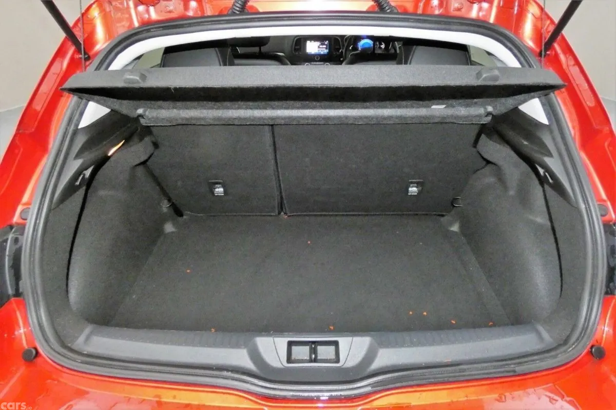 Renault Megane Hatchback, Petrol, 2019, Red