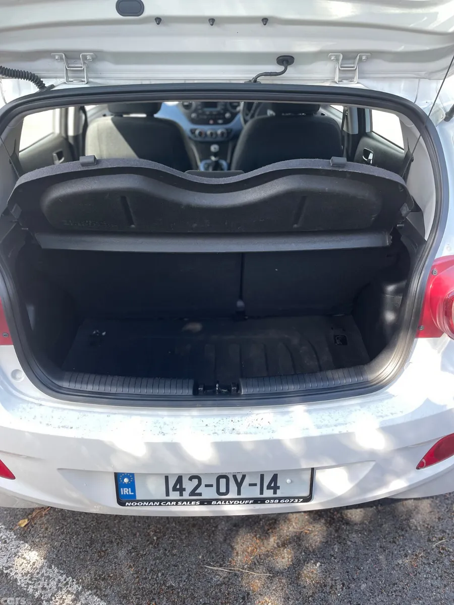 Hyundai i10 Hatchback, Petrol, 2014, White