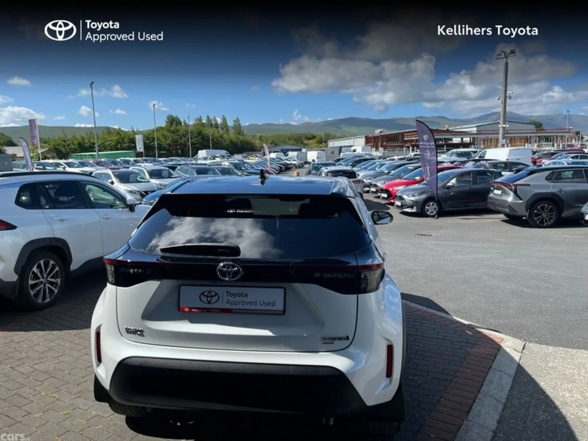 Toyota Yaris Cross Hatchback, Petrol Hybrid, 2023, White