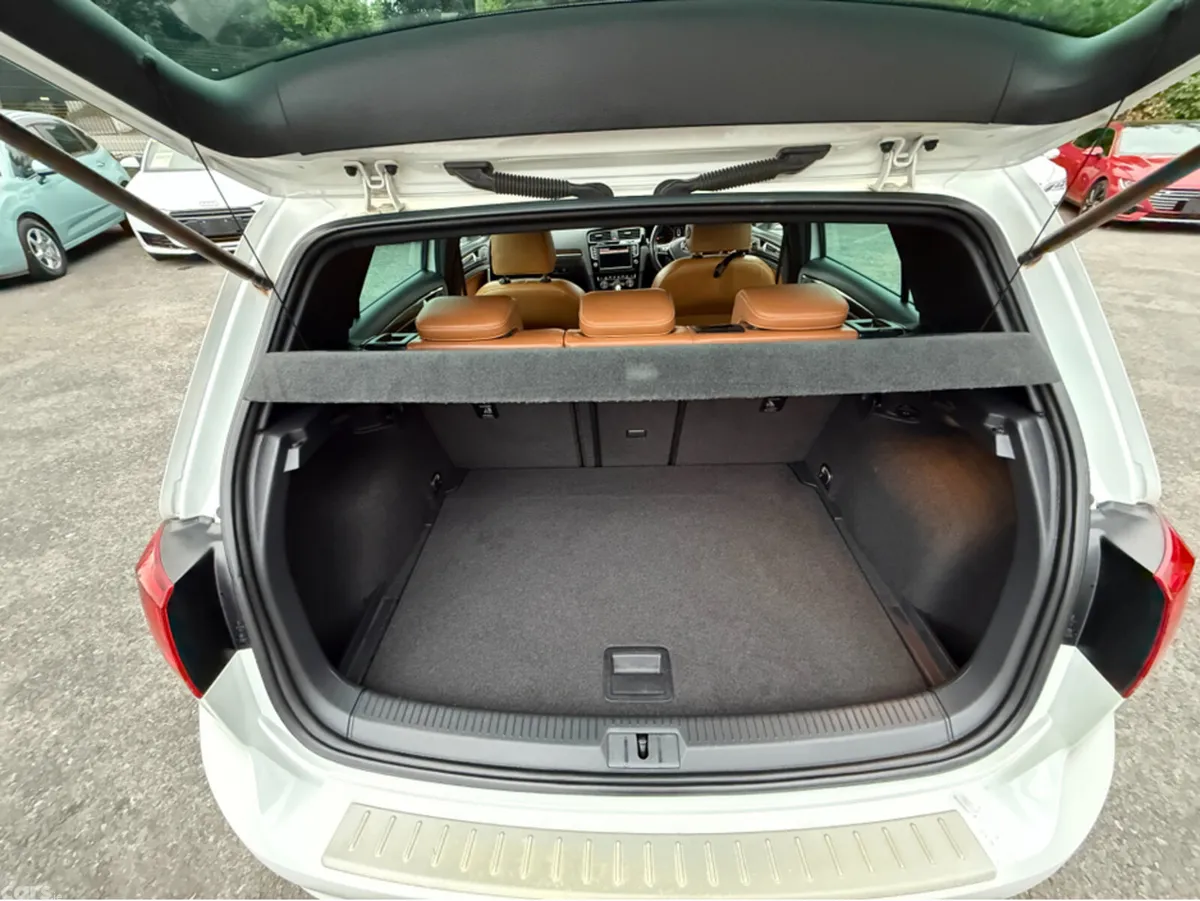 Volkswagen Golf Hatchback, Petrol, 2015, White