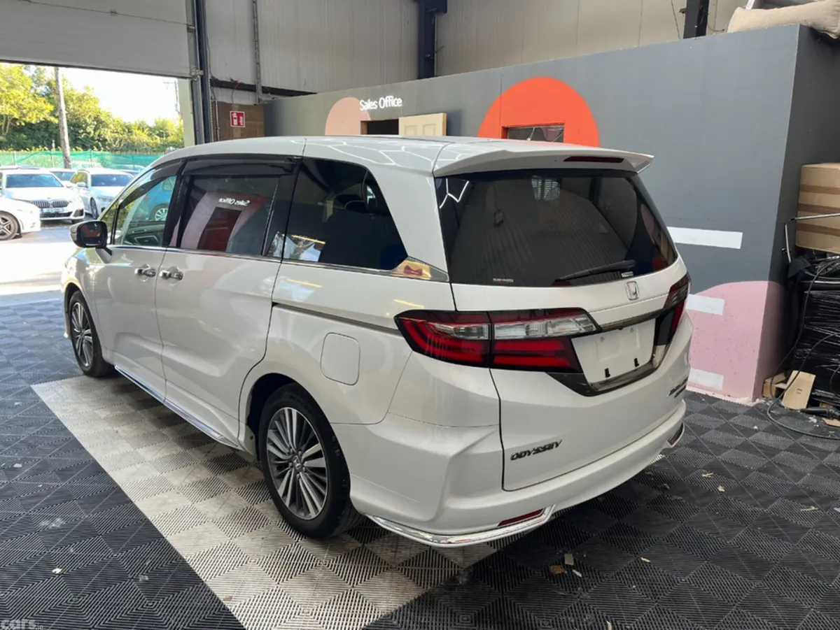 Honda Odyssey MPV, Petrol Hybrid, 2019, White