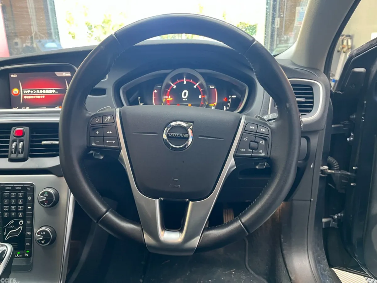 Volvo V40 Hatchback, Diesel, 2017, Blue