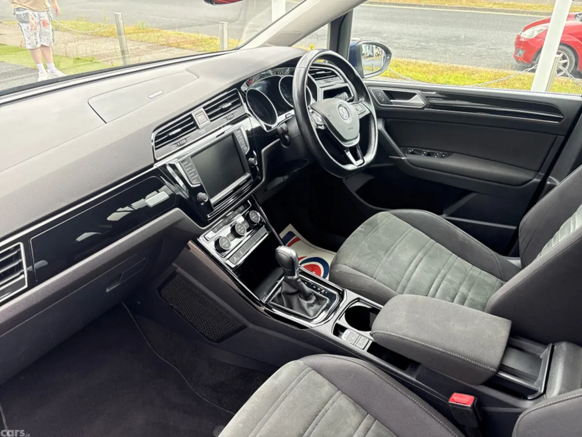 Volkswagen Touran MPV, Petrol, 2016, Blue