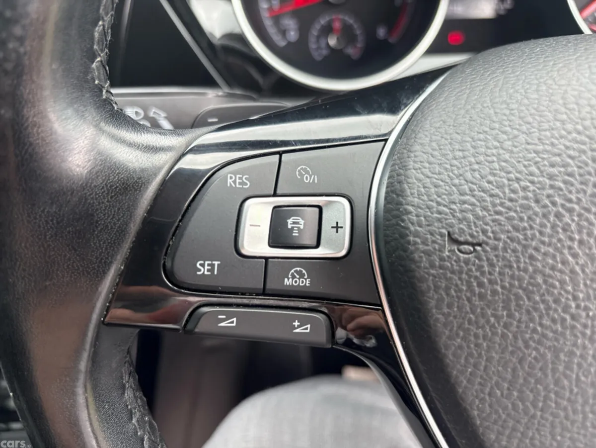Volkswagen Touran MPV, Petrol, 2016, Blue