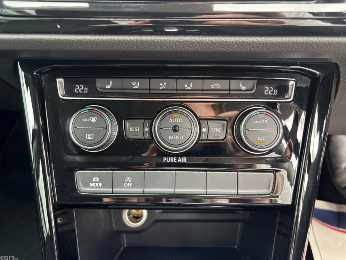 Volkswagen Touran MPV, Petrol, 2016, Blue