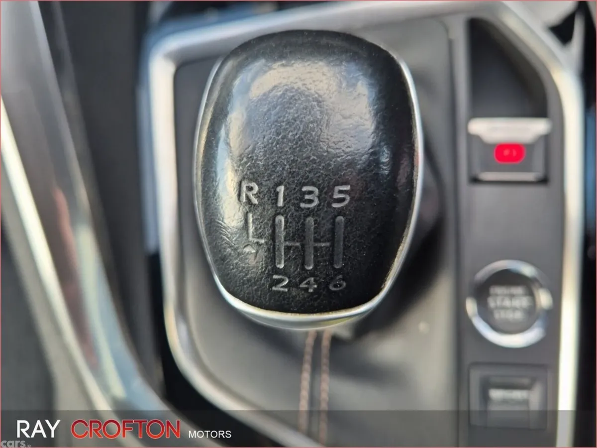 Peugeot 3008 MPV, Diesel, 2019, Red