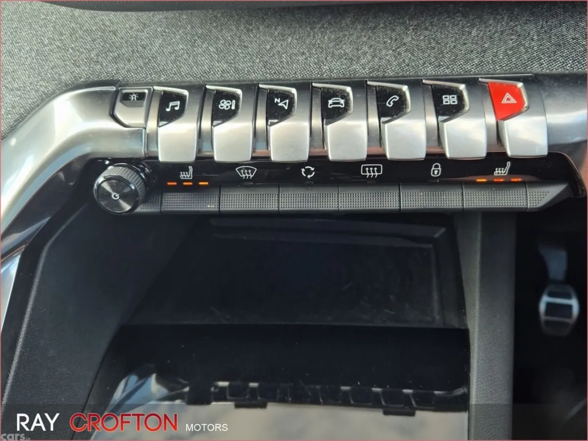 Peugeot 3008 MPV, Diesel, 2019, Red