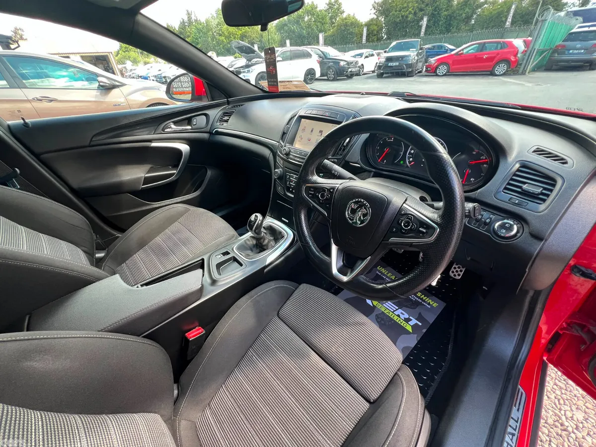 Opel Insignia Hatchback, Diesel, 2016, Red