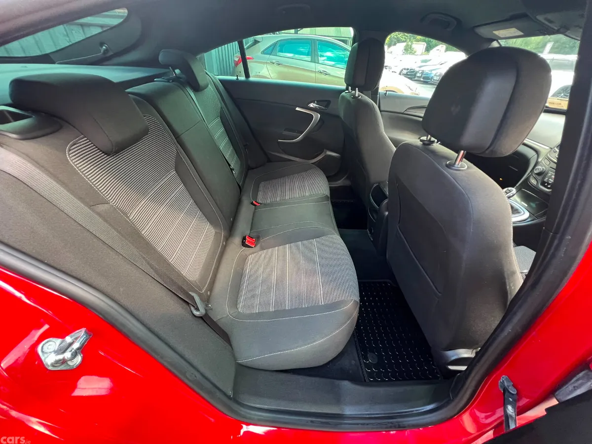 Opel Insignia Hatchback, Diesel, 2016, Red