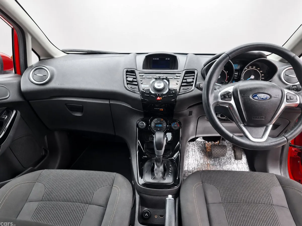 Ford Fiesta Hatchback, Petrol, 2016, Red