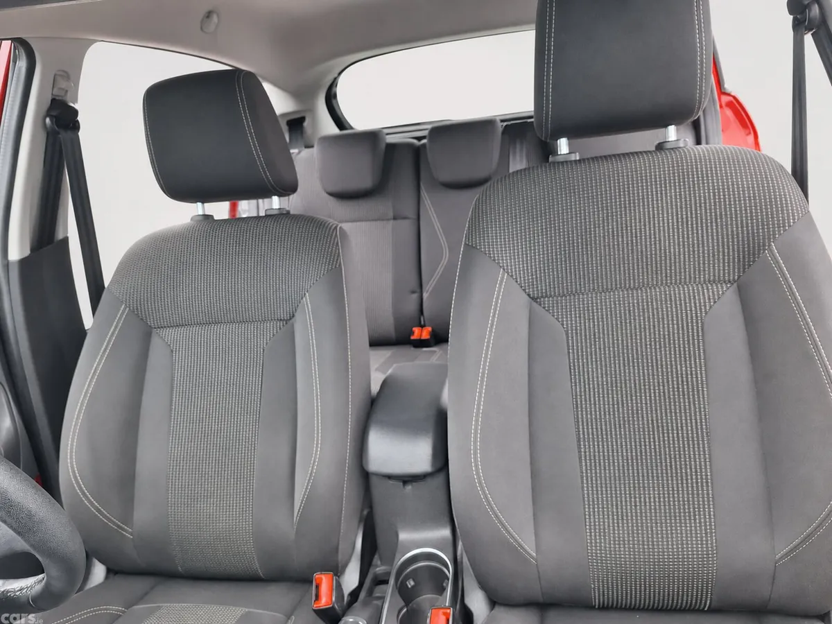 Ford Fiesta Hatchback, Petrol, 2016, Red