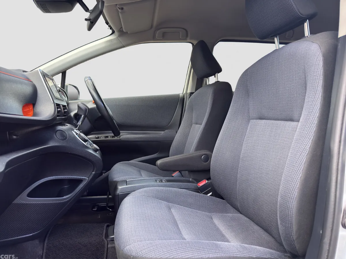 Toyota Sienta MPV, Petrol Hybrid, 2018, Silver