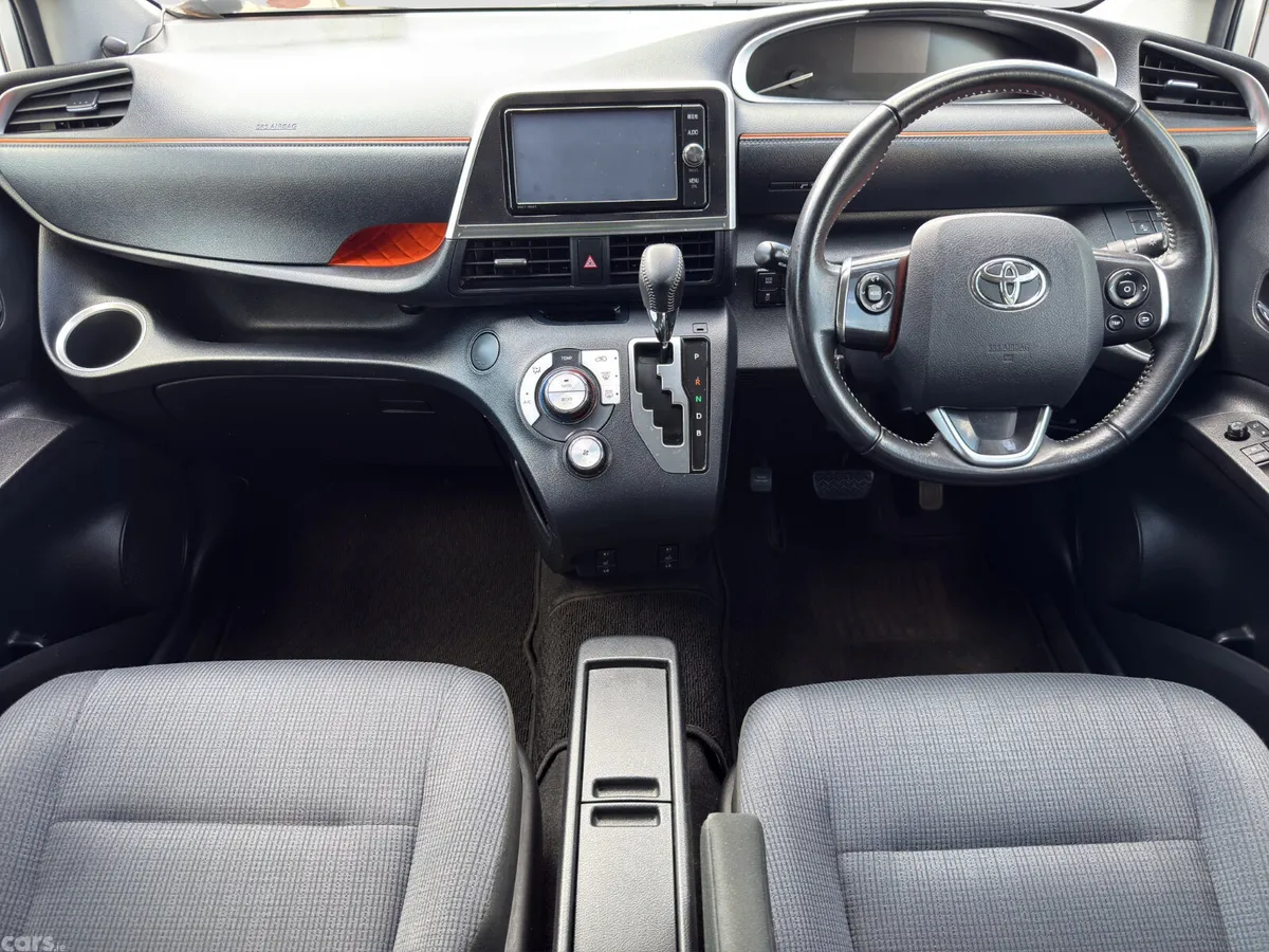 Toyota Sienta MPV, Petrol Hybrid, 2018, Silver