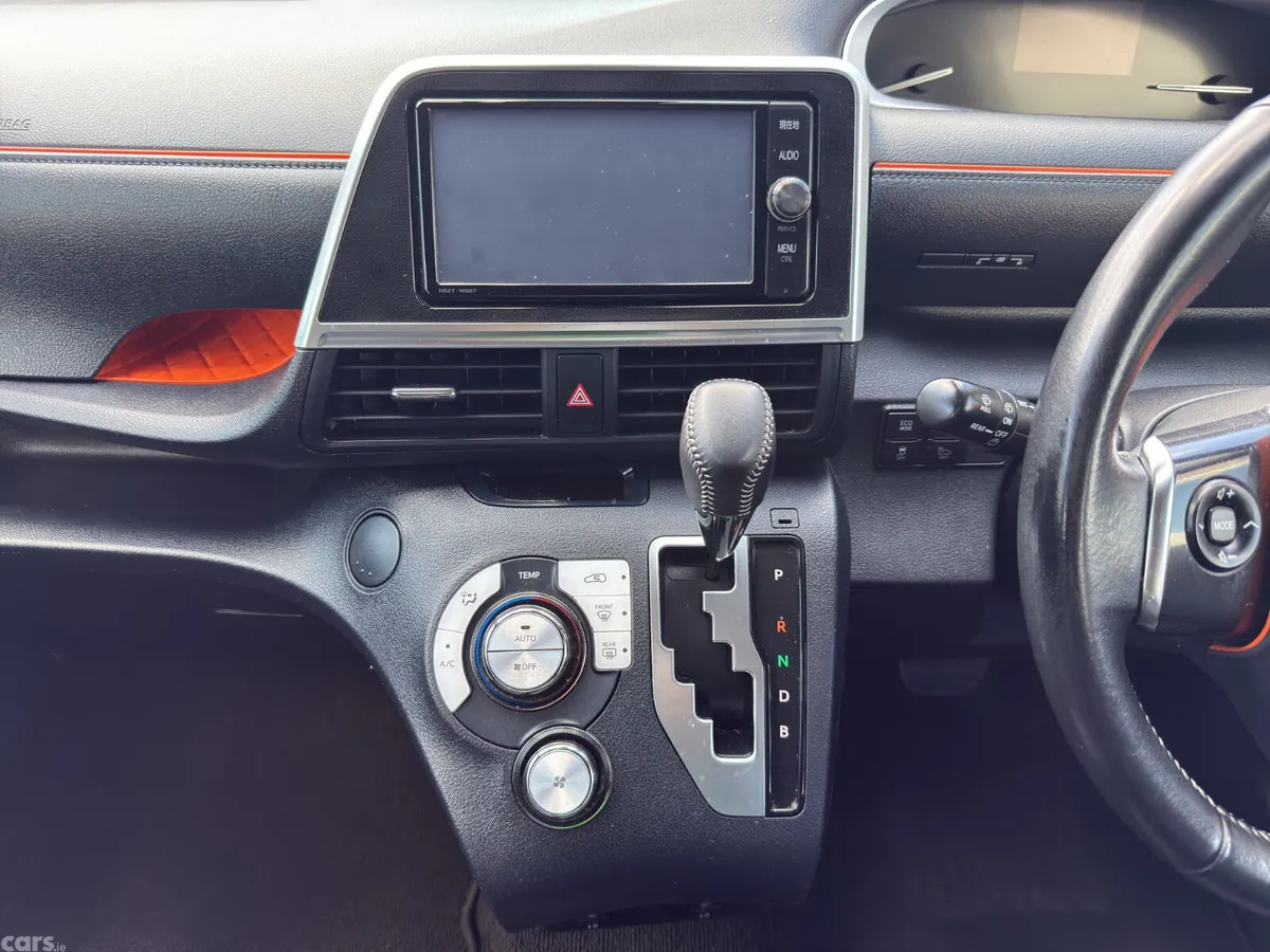 Toyota Sienta MPV, Petrol Hybrid, 2018, Silver