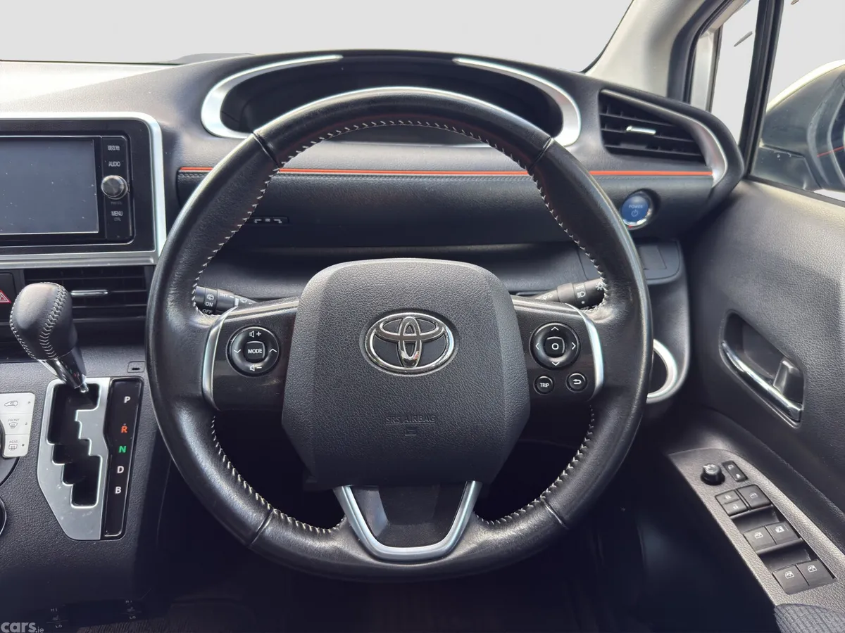 Toyota Sienta MPV, Petrol Hybrid, 2018, Silver