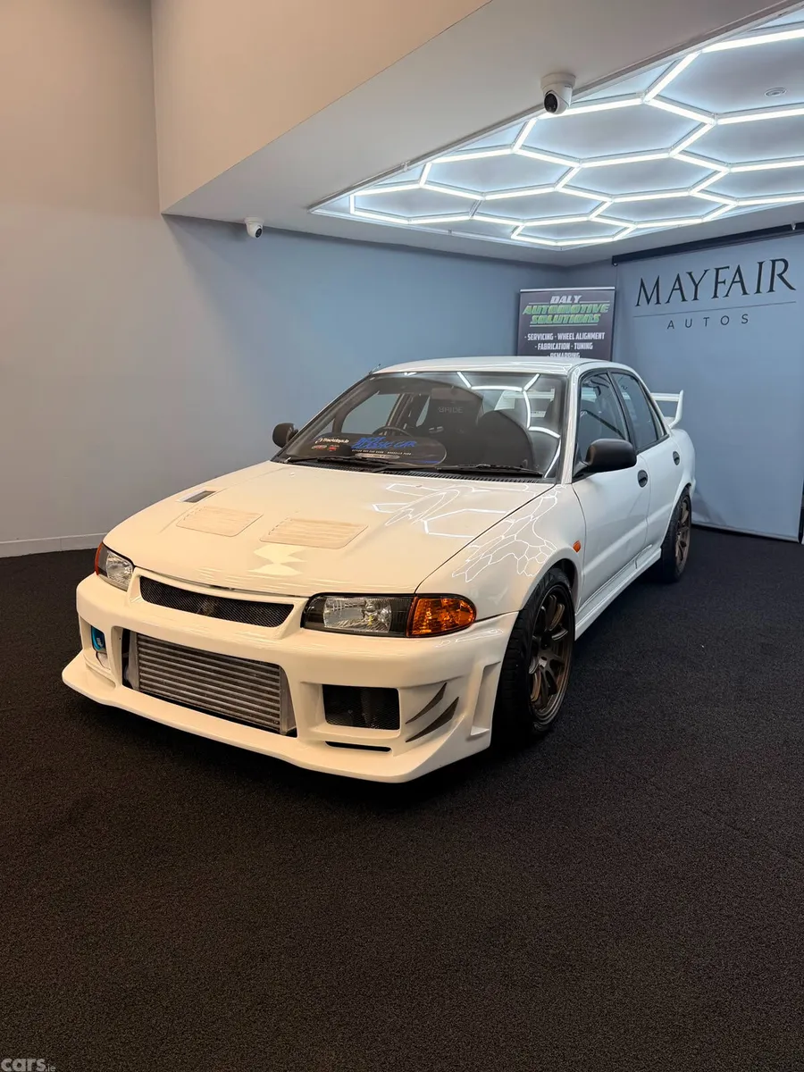 Mitsubishi Lancer Saloon, Petrol, 1994, White