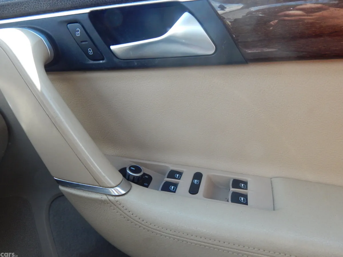 Volkswagen Passat Saloon, Diesel, 2012, Grey