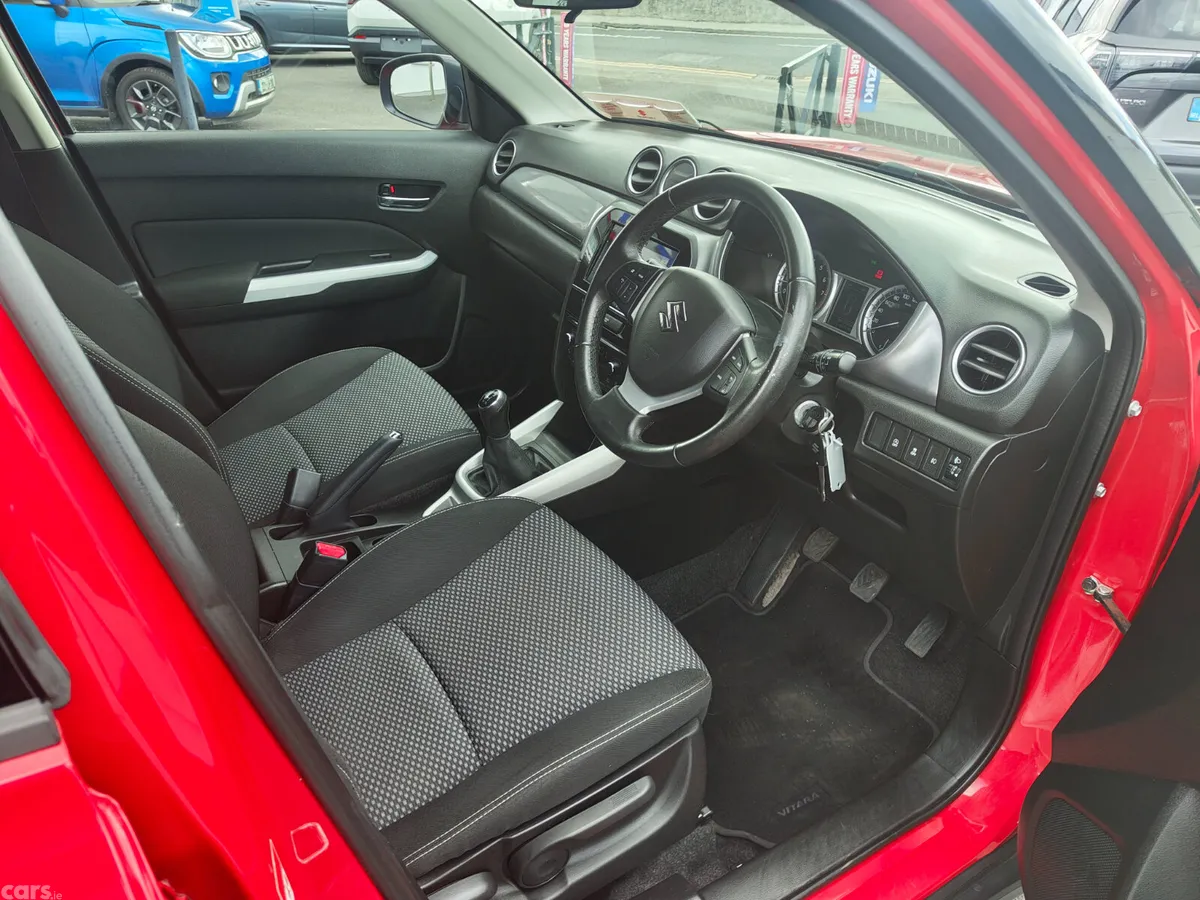 Suzuki Vitara SUV, Petrol, 2015, Red