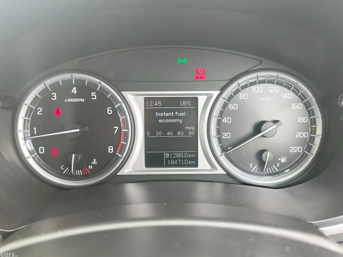 Suzuki Vitara SUV, Petrol, 2015, Red