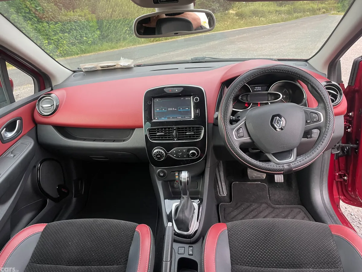 Renault Clio Hatchback, Petrol, 2018, Red