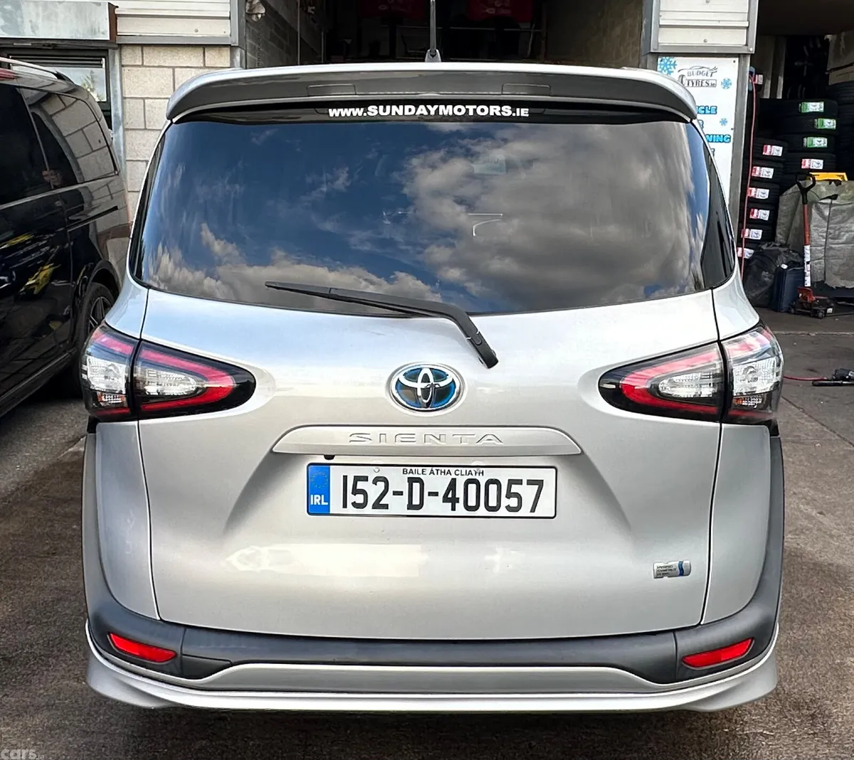 Toyota Sienta MPV, Petrol Hybrid, 2015, Silver