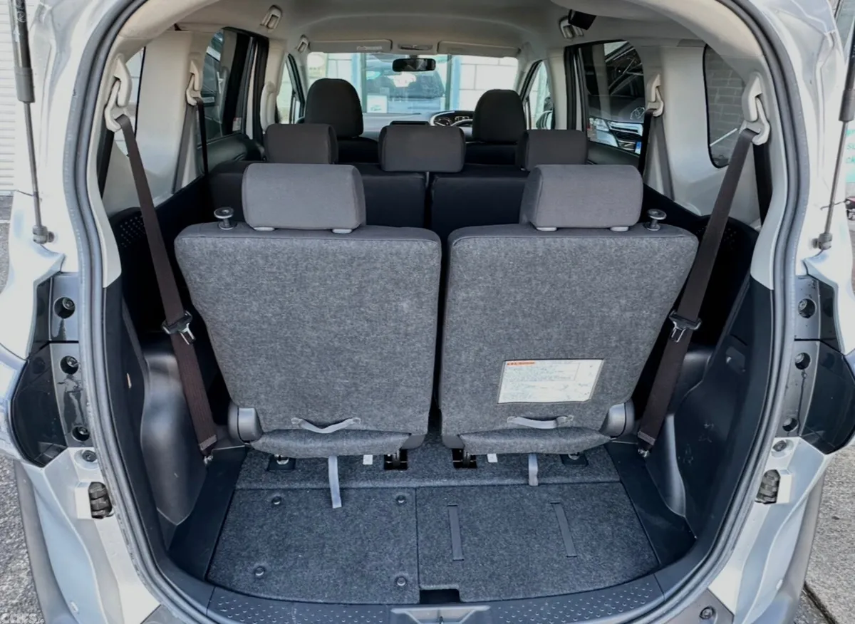 Toyota Sienta MPV, Petrol Hybrid, 2015, Silver