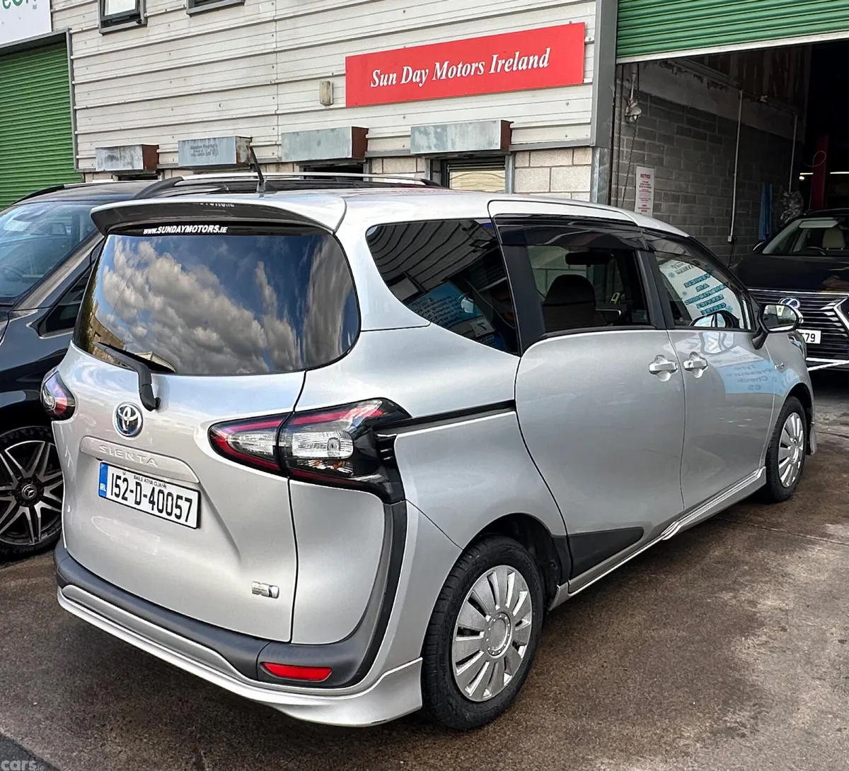 Toyota Sienta MPV, Petrol Hybrid, 2015, Silver