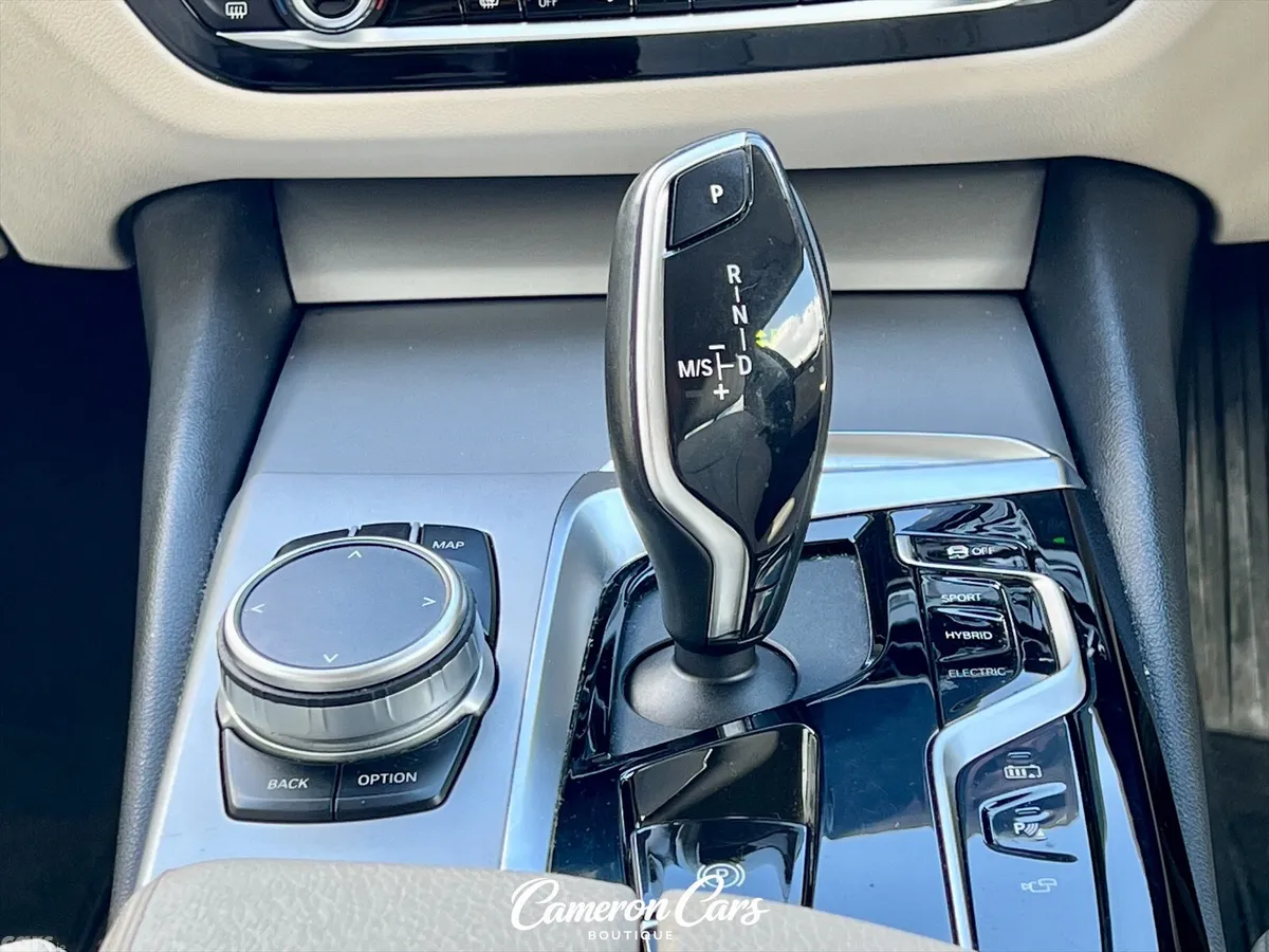 BMW 5-Series Estate, Petrol Plug-in Hybrid, 2021, Grey