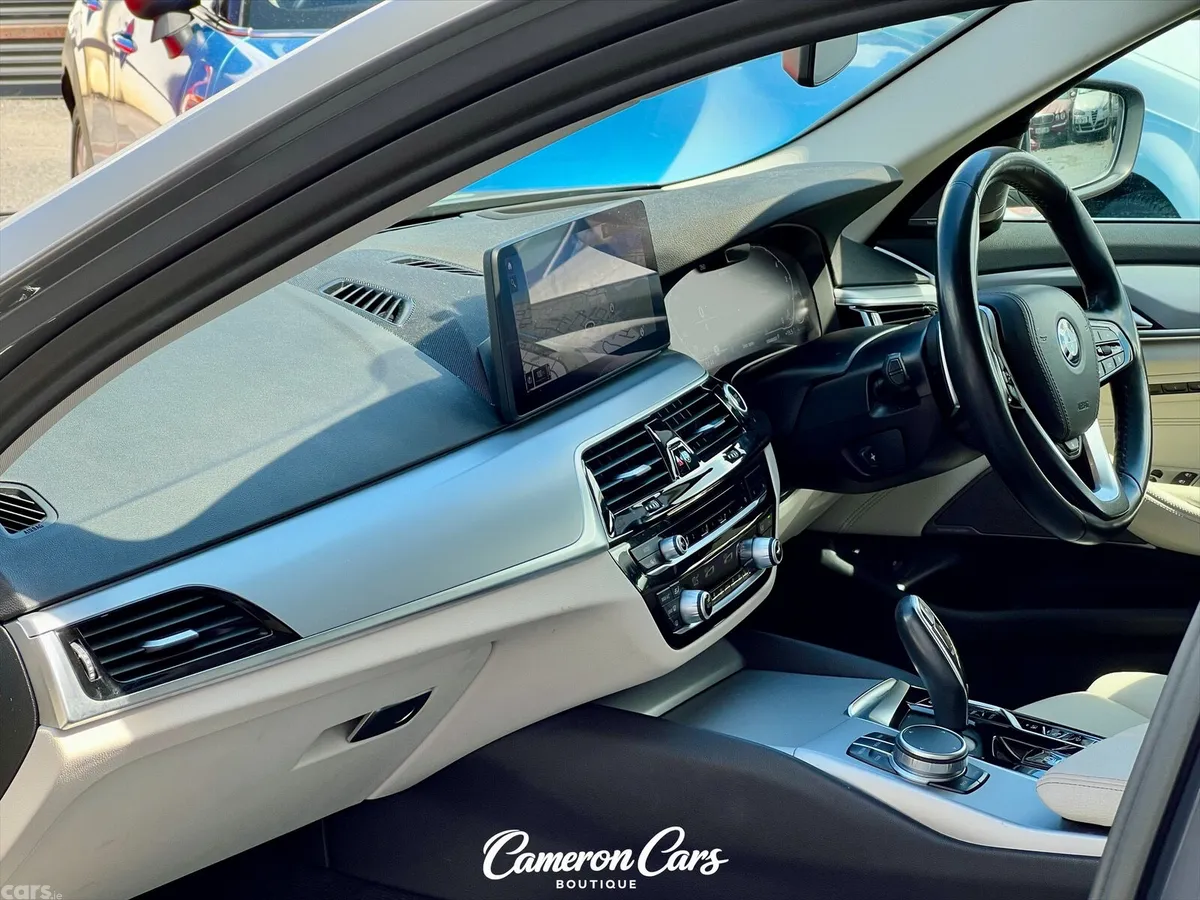 BMW 5-Series Estate, Petrol Plug-in Hybrid, 2021, Grey