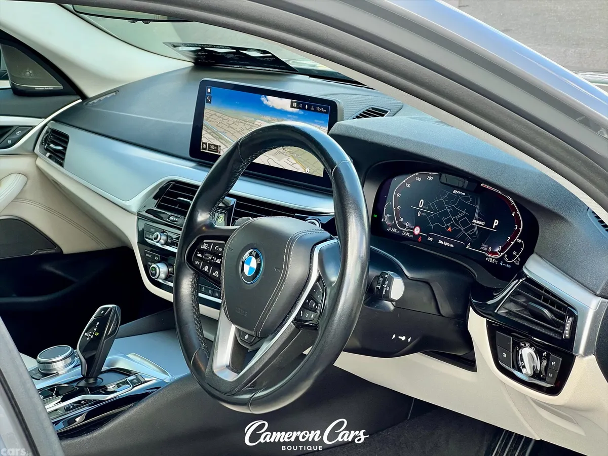 BMW 5-Series Estate, Petrol Plug-in Hybrid, 2021, Grey