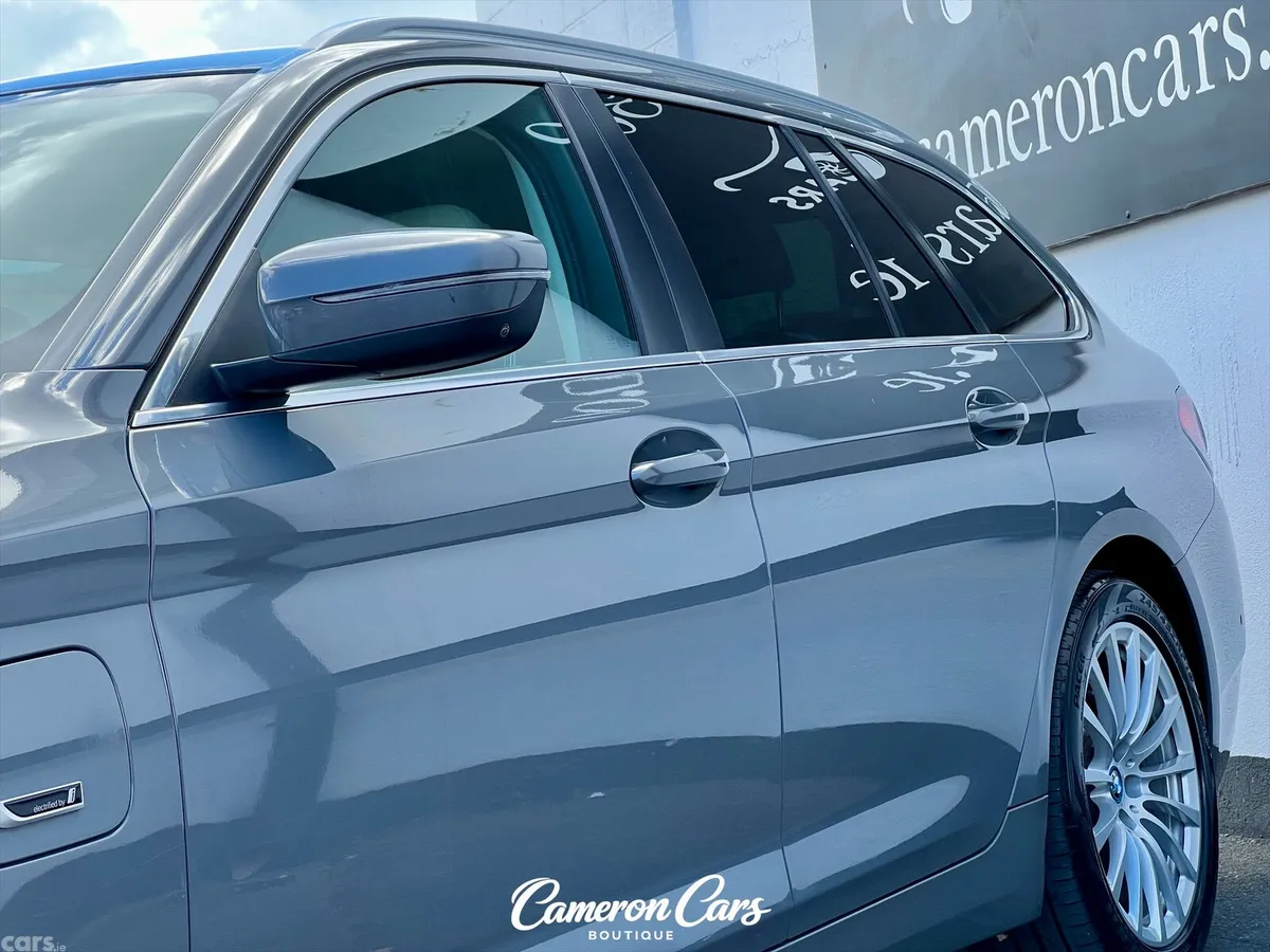 BMW 5-Series Estate, Petrol Plug-in Hybrid, 2021, Grey