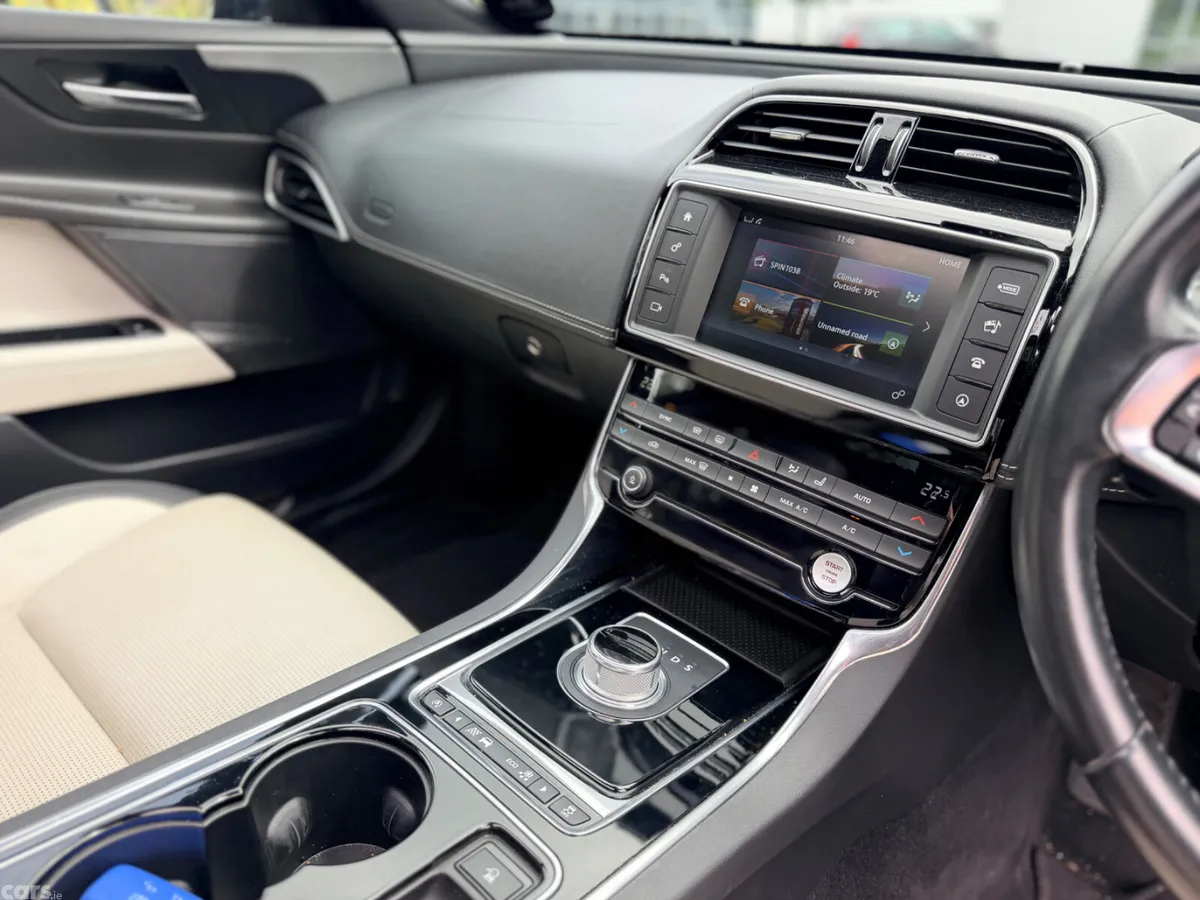 Jaguar XE Saloon, Diesel, 2016, Blue