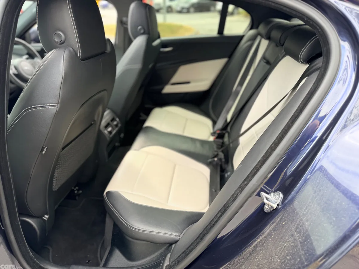 Jaguar XE Saloon, Diesel, 2016, Blue