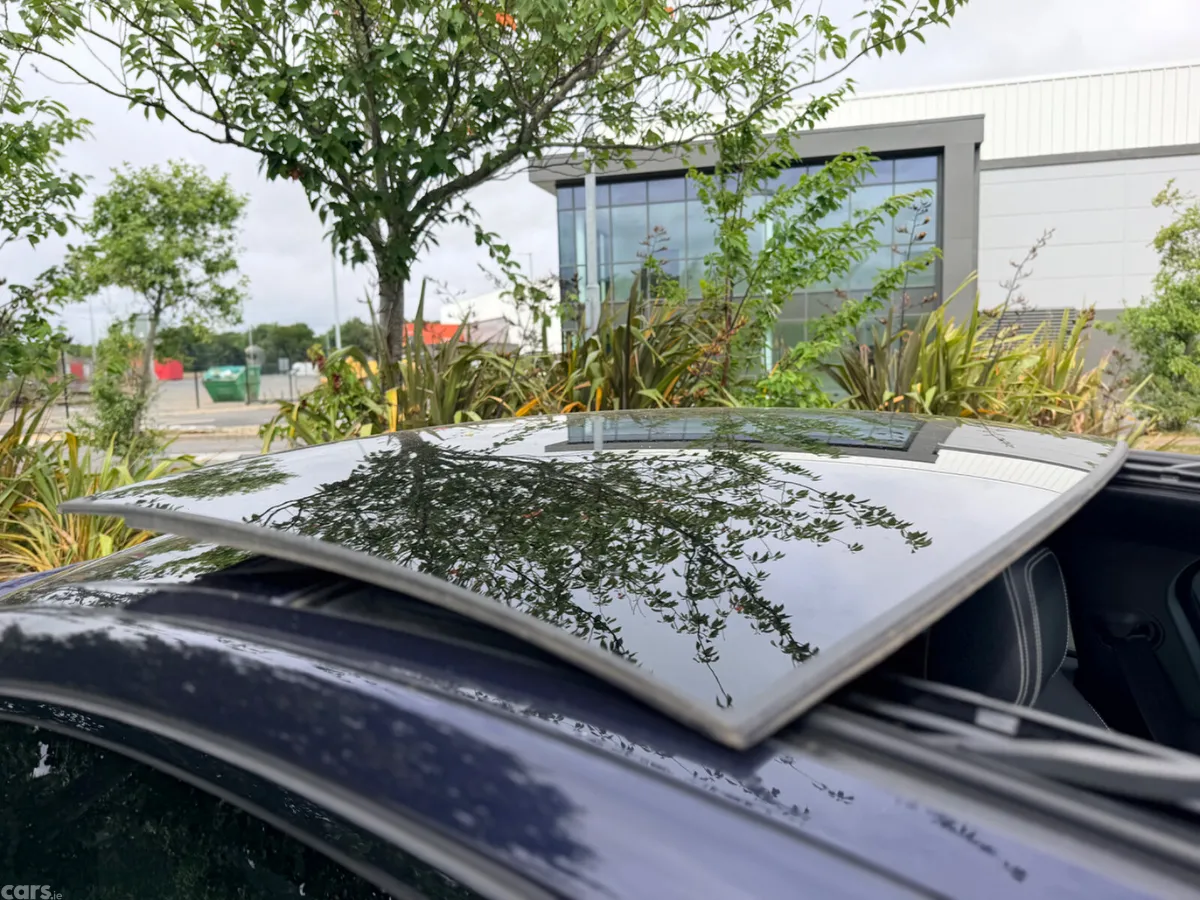 Jaguar XE Saloon, Diesel, 2016, Blue