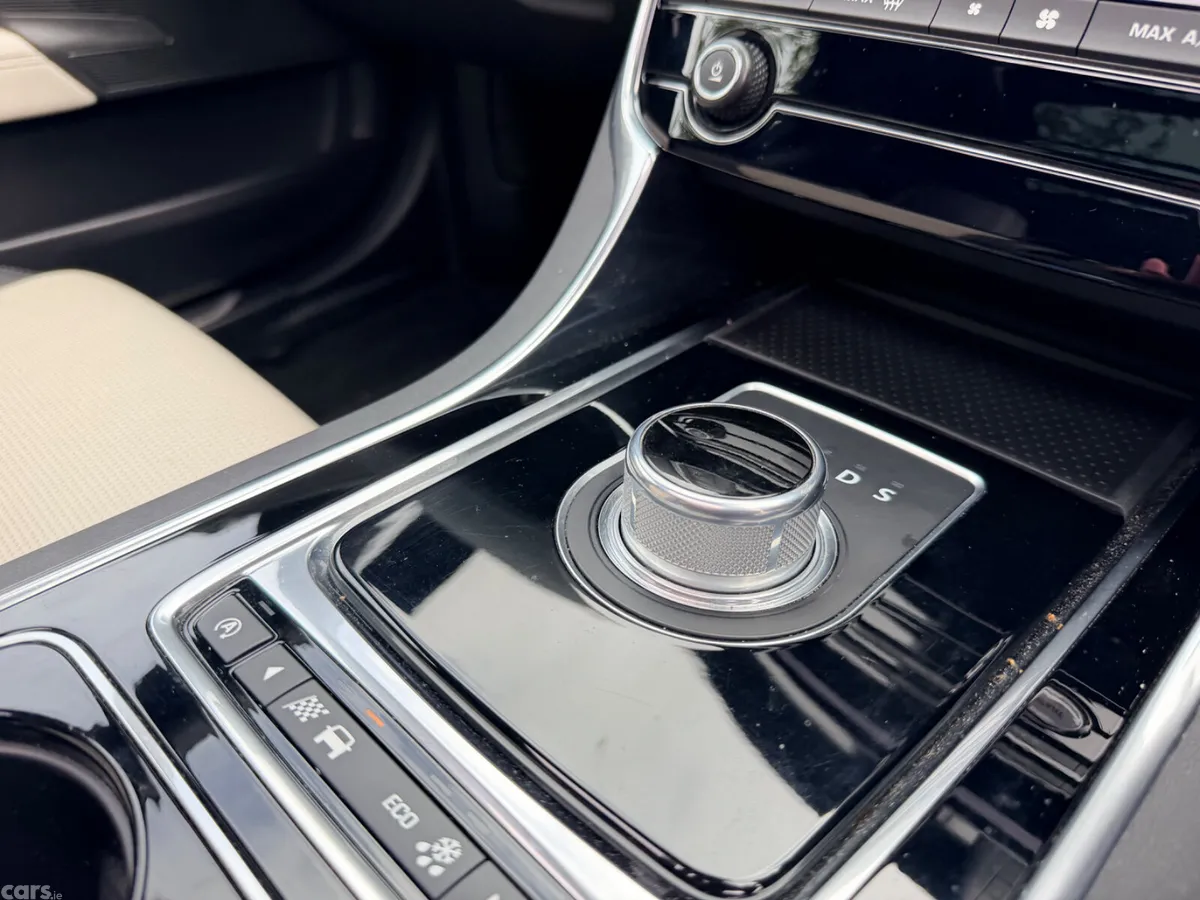 Jaguar XE Saloon, Diesel, 2016, Blue