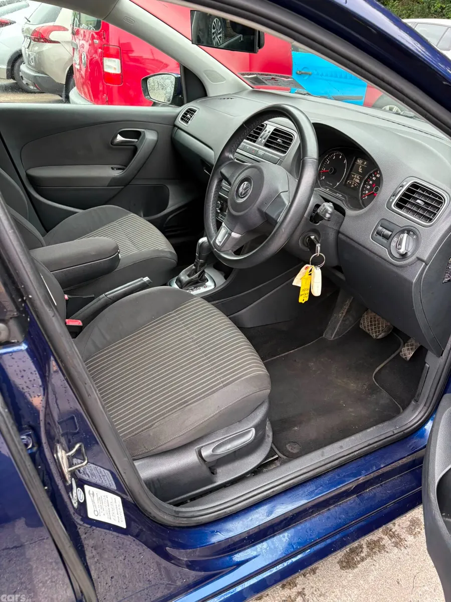 Volkswagen Polo Hatchback, Petrol, 2013, Blue