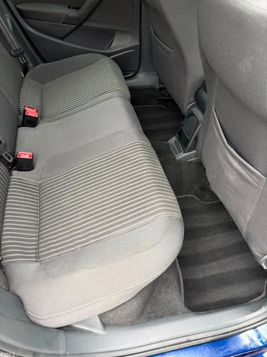 Volkswagen Polo Hatchback, Petrol, 2013, Blue