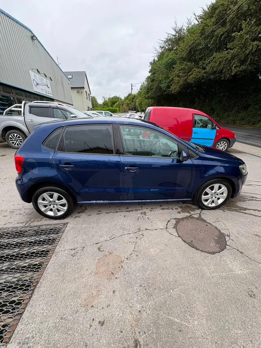 Volkswagen Polo Hatchback, Petrol, 2013, Blue