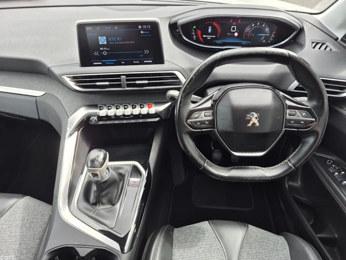 Peugeot 3008 MPV, Petrol, 2018, White