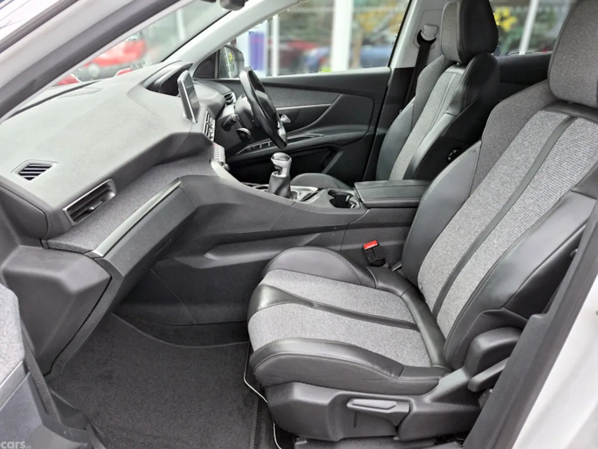 Peugeot 3008 MPV, Petrol, 2018, White