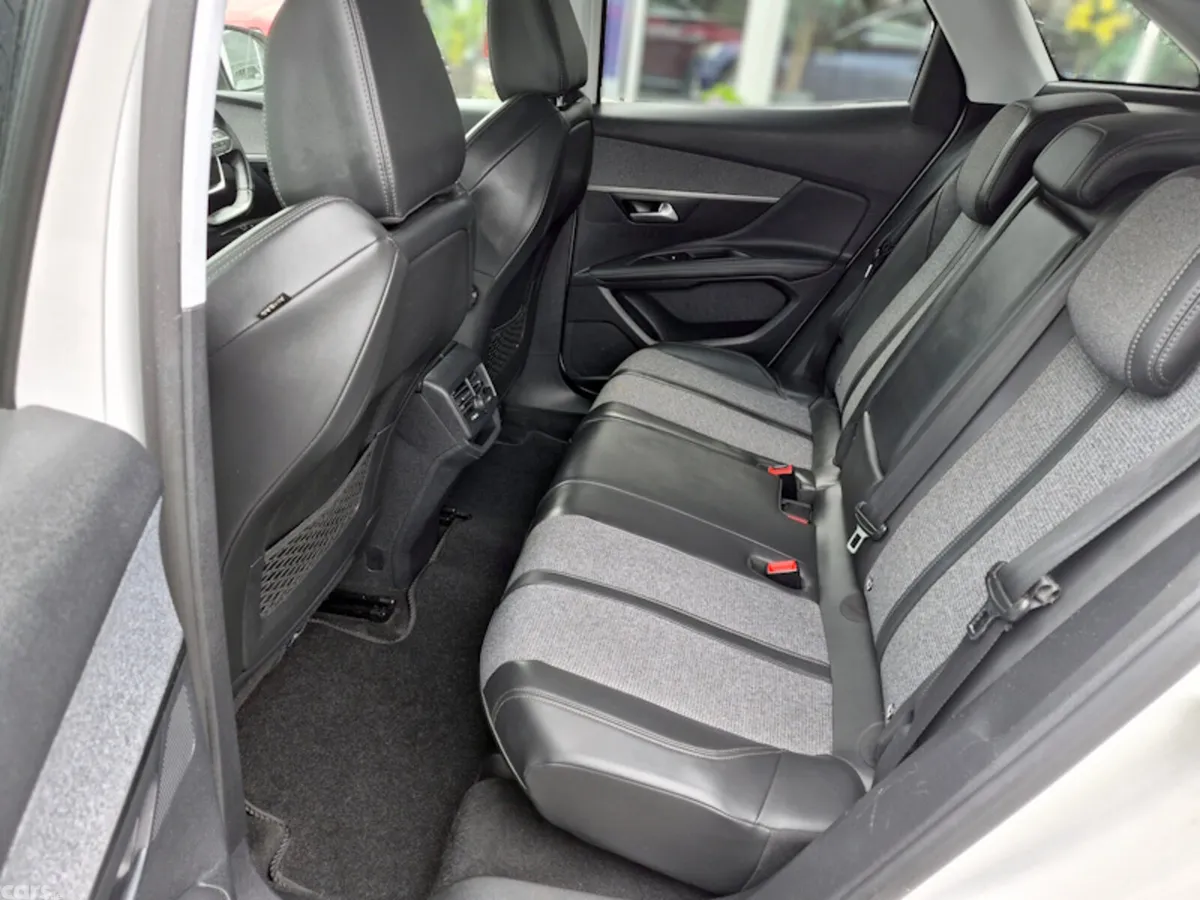 Peugeot 3008 MPV, Petrol, 2018, White