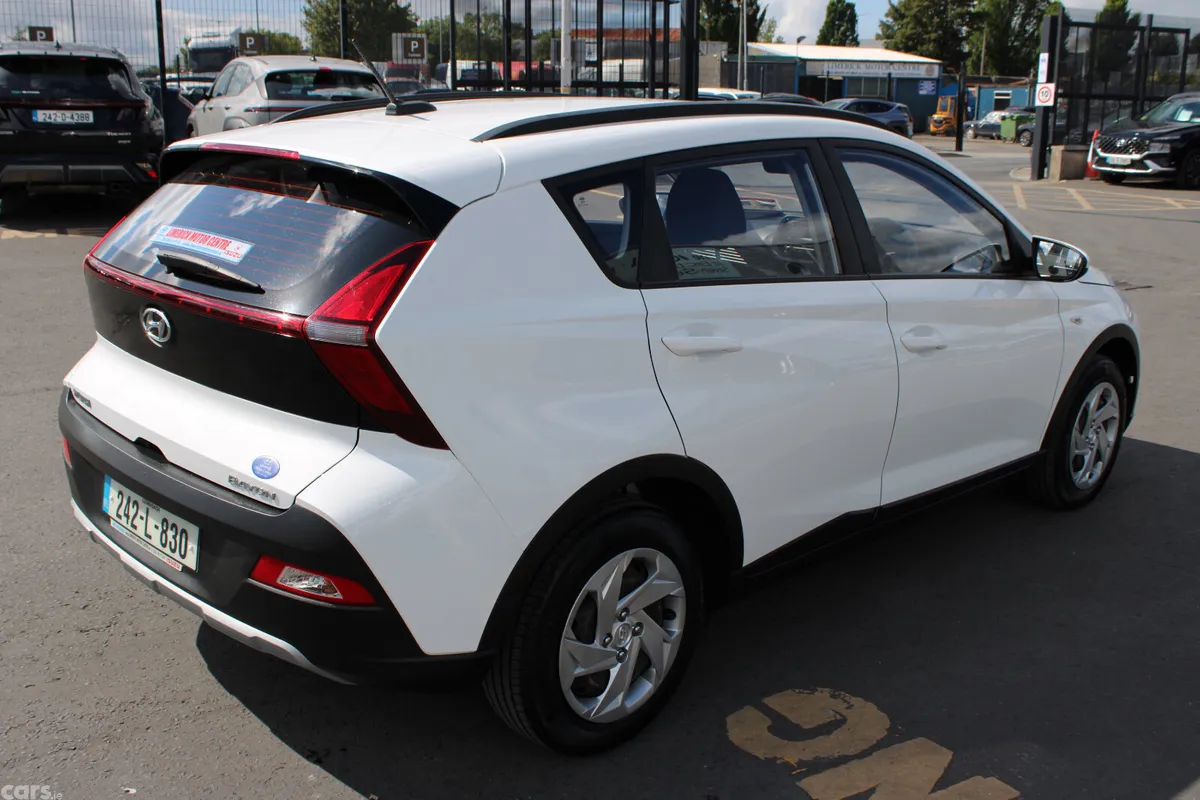 Hyundai Bayon Estate/Jeep, Petrol, 2024, White