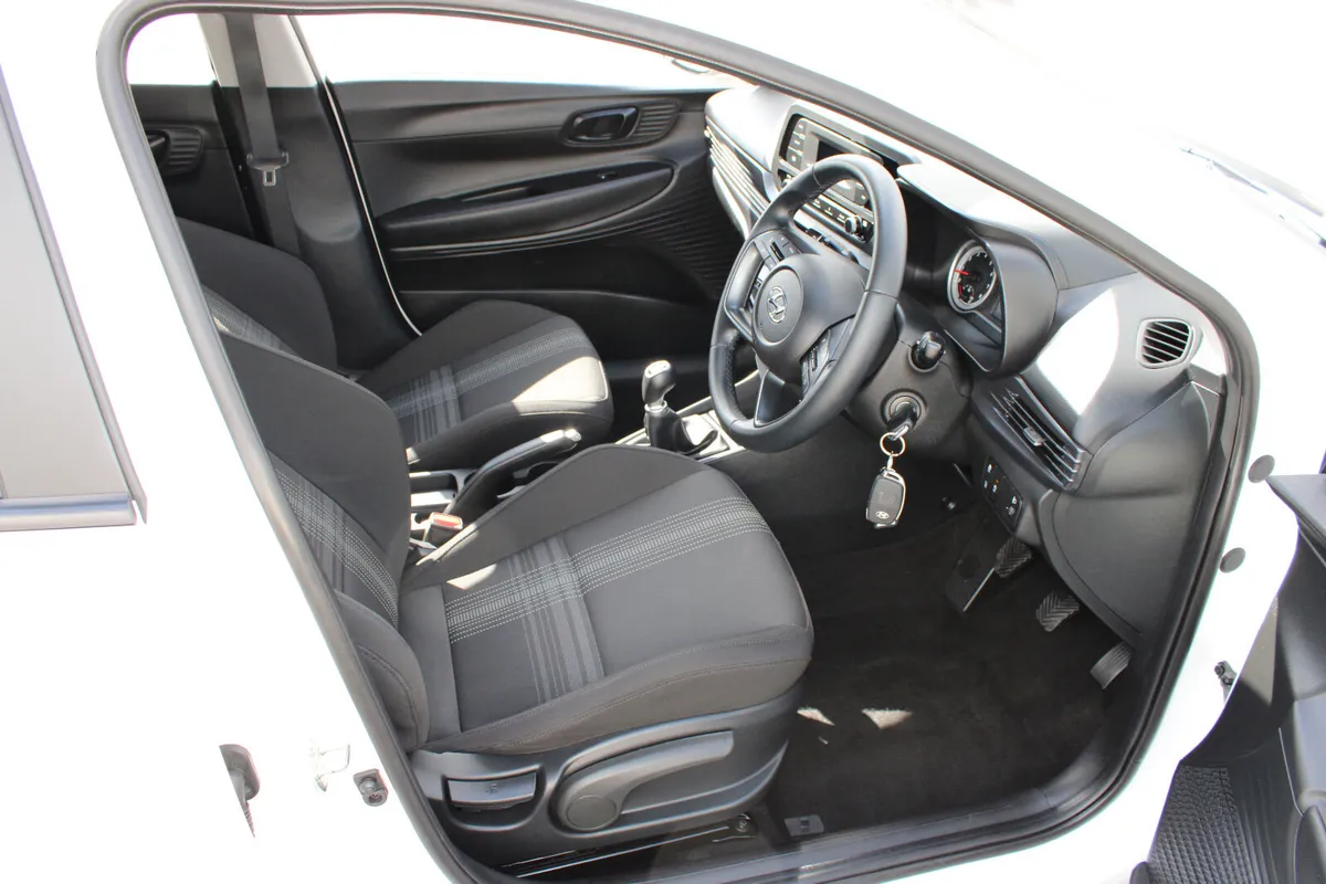 Hyundai Bayon Estate/Jeep, Petrol, 2024, White